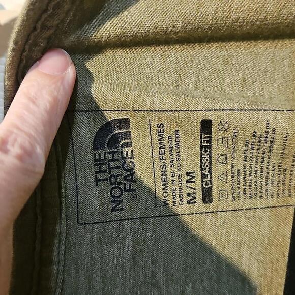 The north face classic fit pocket tee size M - Picture 3 of 4